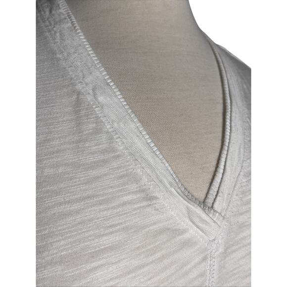 Chicos Ladies Size 2/L Top White V-neck - Picture 2 of 5